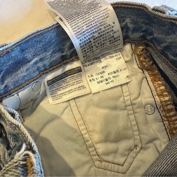 Size 24 Levi’s Shorts - Picture 3 of 3